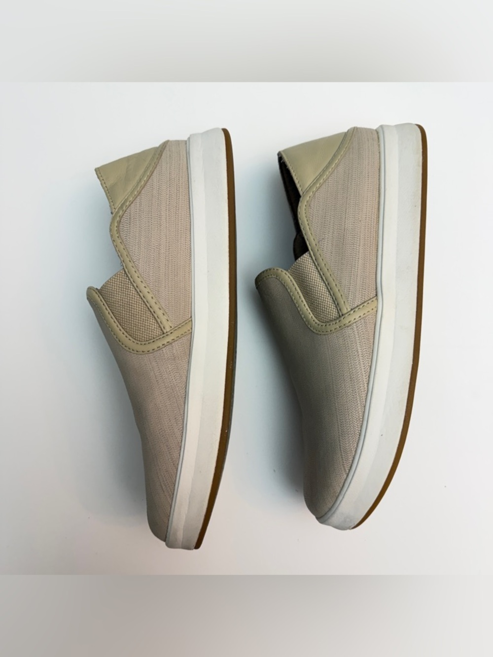 OluKai Ki‘ihele ‘Ili Slip On Sneaker, Size 9 - Picture 4 of 7